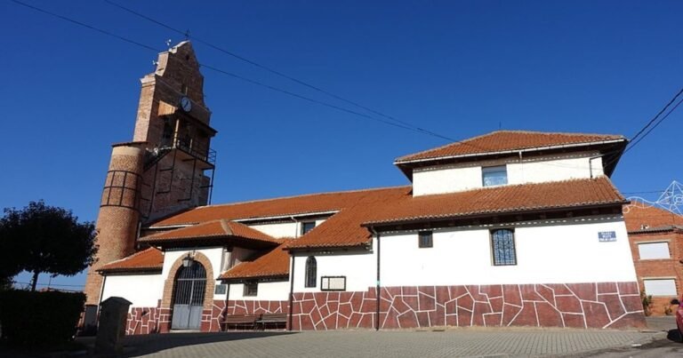 Iglesia Santiago Apostol Villadangos del Paramo Camino de Santiago Frances 768x403