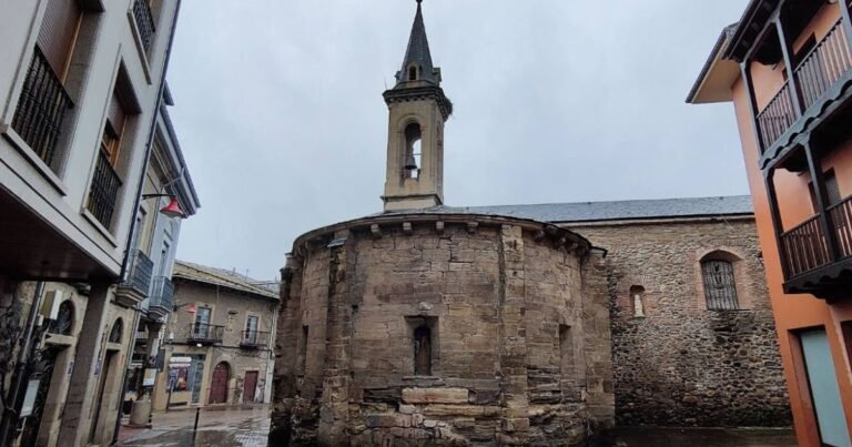 Iglesia de Nuestra Senora de la Plaza Camino de Santiago Frances 5 768x403