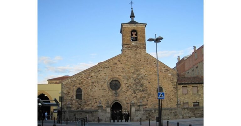 Iglesia de San Bartolome Astorga Camino de Santiago Frances 3 768x403