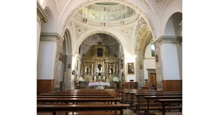 Iglesia de San Bartolome Astorga Camino de Santiago Frances 4 768x403