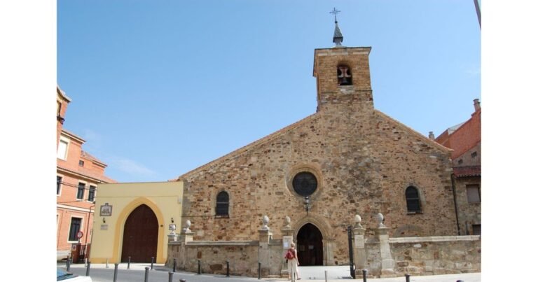 Iglesia de San Bartolome Astorga Camino de Santiago Frances 5 768x403