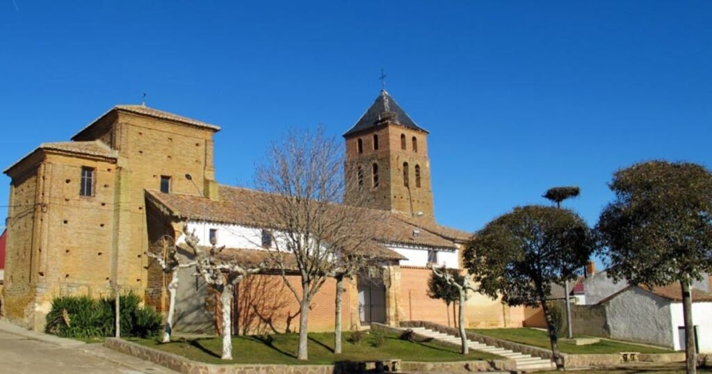 Iglesia de San Esteban Calzada del Coto Camino de Santiago Frances 1024x538