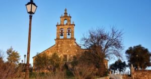 Iglesia de San Esteban Columbrianos Camino de Santiago Frances 3 300x158