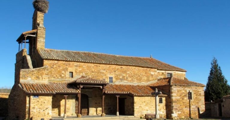 Iglesia de San Esteban Murias de Rechivaldo Camino de Santiago Frances 768x403