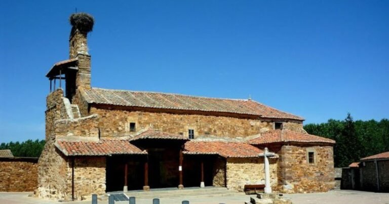 Iglesia de San Esteban Murias de Rechivaldo Camino de Santiago Frances 2 768x403