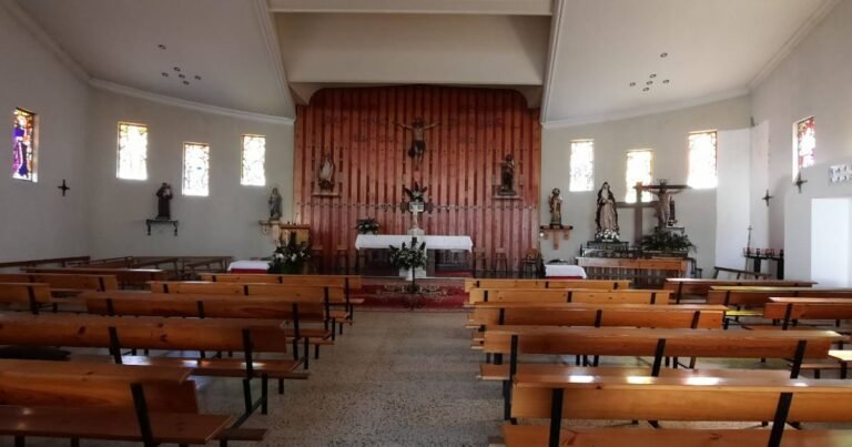 Iglesia de San Ildefonso Camponaraya Camino de Santiago Frances 2 768x403