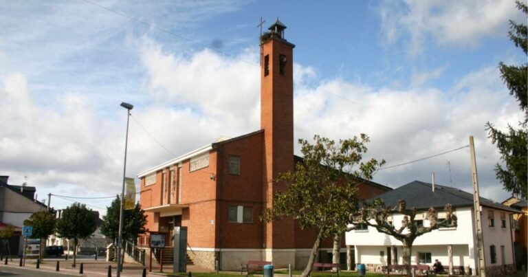 Iglesia de San Ildefonso Camponaraya Camino de Santiago Frances 3 768x403