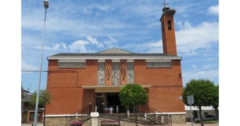 Iglesia de San Ildefonso Camponaraya Camino de Santiago Frances 4 768x403