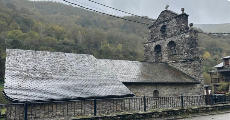 Iglesia de San Juan Bautista La Portela de Valcarce Camino de Santiago Frances 2 768x403