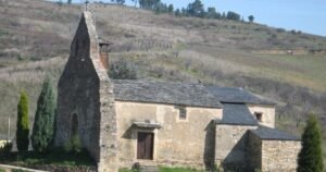 Iglesia de San Martin de Pieros Camino de Santiago Frances 5 300x158