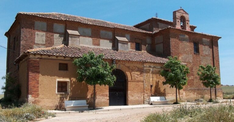 Iglesia de San Martin de Tours Calzadilla de la Cueza Camino de Santiago Frances 768x403