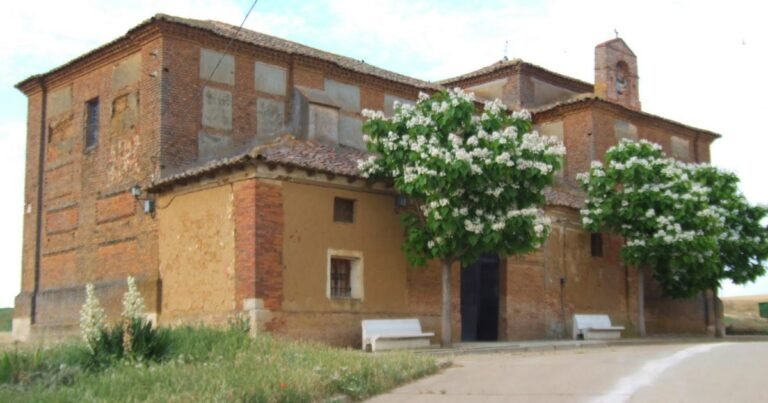 Iglesia de San Martin de Tours Calzadilla de la Cueza Camino de Santiago Frances 2 768x403