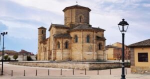 Iglesia de San Martin de Tours Camino de Santiago Frances 5 300x158