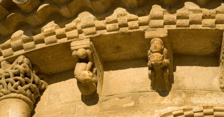 Iglesia de San Martin de Tours Camino de Santiago Frances 8 768x403