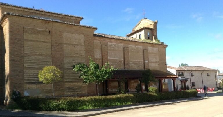 Iglesia de San Nicolas Obispo Camino de Santiago Frances 2 768x403