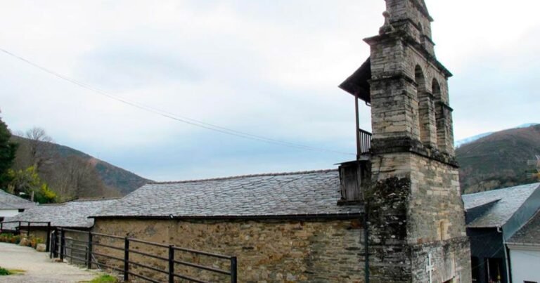 Iglesia de San Nicolas Trabadelo Camino de Santiago Frances 2 768x403