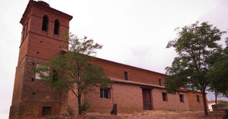 Iglesia de San Pedro Terradillos de los Templarios Camino de Santiago Frances 768x403