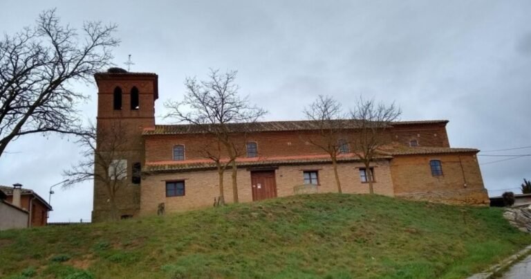 Iglesia de San Pedro Terradillos de los Templarios Camino de Santiago Frances 3 768x403