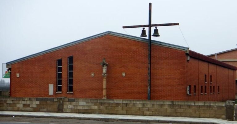 Iglesia de San Pelayo Puente Villarente Camino de Santiago Frances 768x403