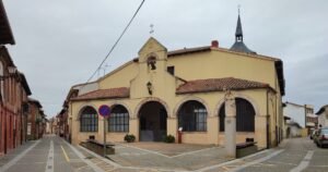 Iglesia de Santa Maria Mansilla de las Mulas Camino de Santiago Frances 4 300x158