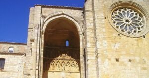 Iglesia de Santa Maria la Blanca Camino de Santiago Frances 5 300x158