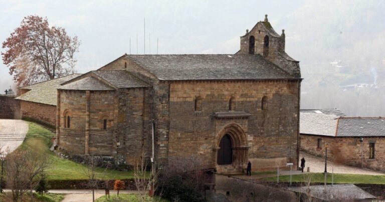 Iglesia de Santiago Apostol Camino de Santiago Frances 768x403