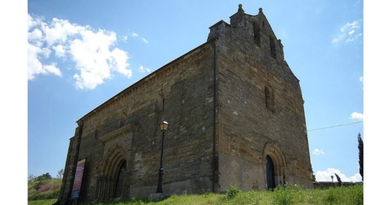 Iglesia de Santiago Apostol Camino de Santiago Frances 2 768x403