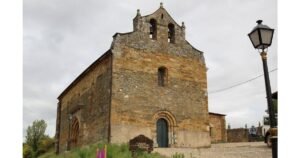 Iglesia de Santiago Apostol Camino de Santiago Frances 5 300x158