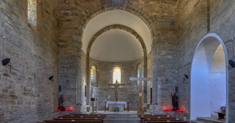 Iglesia de Santiago Apostol Camino de Santiago Frances 7 768x403
