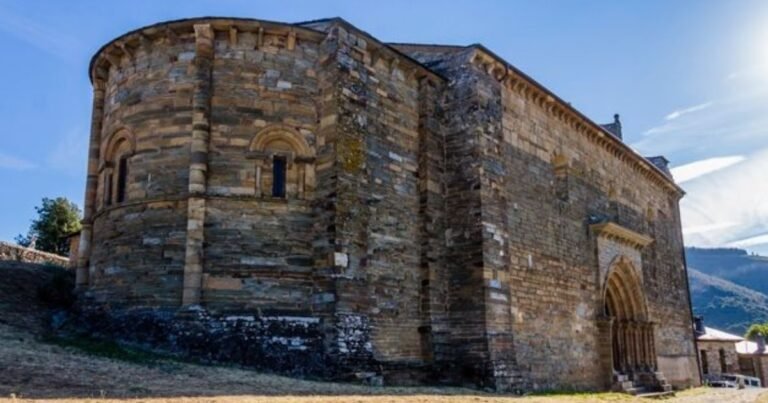 Iglesia de Santiago Apostol Camino de Santiago Frances 8 768x403