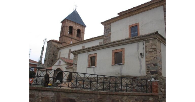Iglesia de Santiago Apostol Villares de Orbigo Camino de Santiago Frances 2 768x403