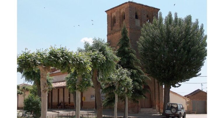 Iglesia de Santo Tomas de Aquino Moratinos Camino de Santiago Frances 3 768x403