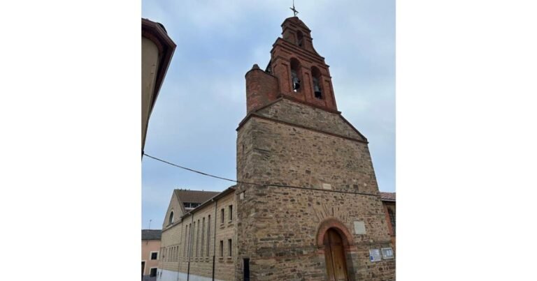 Iglesia de la Santisima Trinidad Santibanez de Valdeiglesias Camino de Santiago Frances 768x403