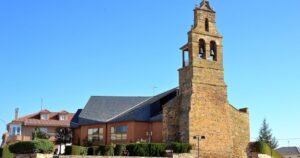 Iglesia de los Santos Justo y Pastor Camino de Santiago Frances 300x158