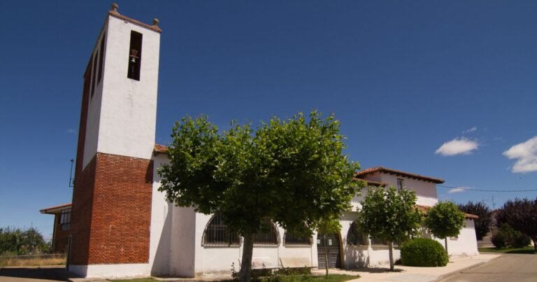 Iglesia del Arcangel San Miguel Camino de Santiago Frances 2 768x403