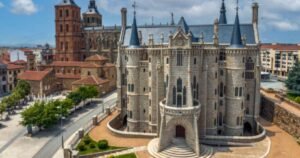 Palacio Episcopal de Astorga Camino de Santiago Frances 300x158
