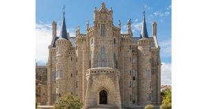 Palacio Episcopal de Astorga Camino de Santiago Frances 2 300x158