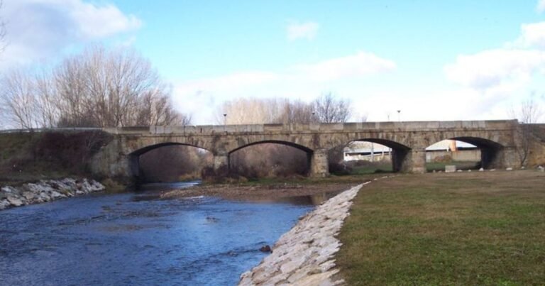 Puente de la Molineria Camino de Santiago Frances 768x403