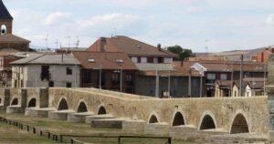 Puente del Paso Honroso Camino de Santiago Frances 4 300x158