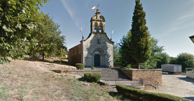 Iglesia de San Pedro Portomarin Camino de Santiago Frances 768x403