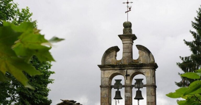 Iglesia de San Pedro Portomarin Camino de Santiago Frances 5 768x403