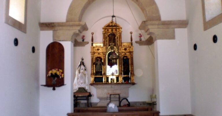 Iglesia de San Pedro Portomarin Camino de Santiago Frances 7 768x403