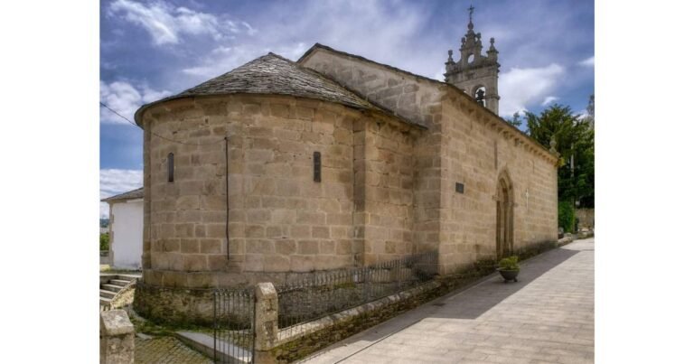 Iglesia de San Salvador Sarria Camino de Santiago Frances 2 768x403