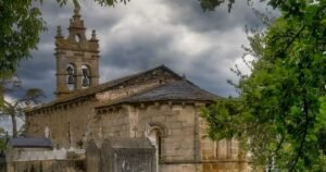 Iglesia de San Salvador de Vilar de Sarria Camino de Santiago Frances 300x158