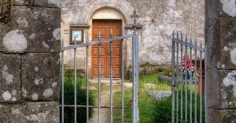 Iglesia de San Salvador de Vilar de Sarria Camino de Santiago Frances 7 768x403