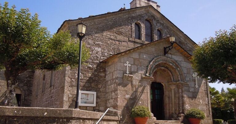 Iglesia de San Tirso Palas de Rei Camino de Santiago Frances 768x403