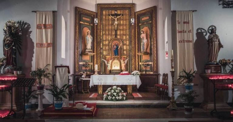Iglesia de San Tirso Palas de Rei Camino de Santiago Frances 2 768x403