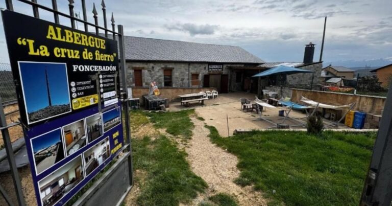 Albergue La Cruz de Fierro Camino de Santiago Frances 768x403
