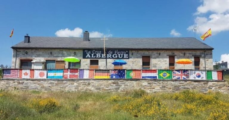 Albergue La Cruz de Fierro Camino de Santiago Frances 2 768x403