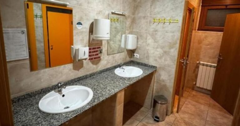 Albergue La Cruz de Fierro Camino de Santiago Frances 4 768x403